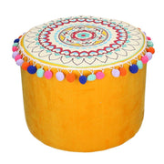 Pouff in velluto giallo arancione con pompon