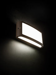 Applique in alluminio pressofuso con diffusore opalino - 10W, 950 lumen, luce calda bianco