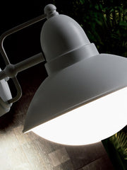 Struttura in alluminio pressofuso con connettore, portalampada in porcellana E27, adatta per lampade a risparmio energetico, altezza max lampada 160 mm, alimentazione 230V, protezione IP44, potenza massima lampade 60W bianco