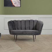 Divano due posti in tessuto Grigio Fumo a conchiglia OREL 135x76,5x h79 cm EFFEZ